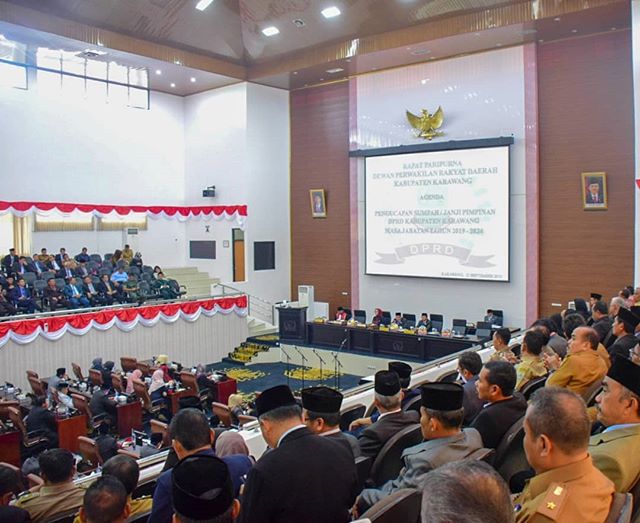 Pelantikan Pimpinan DPRD Kabupaten Karawang 2019 - 2024 | Situs Resmi ...